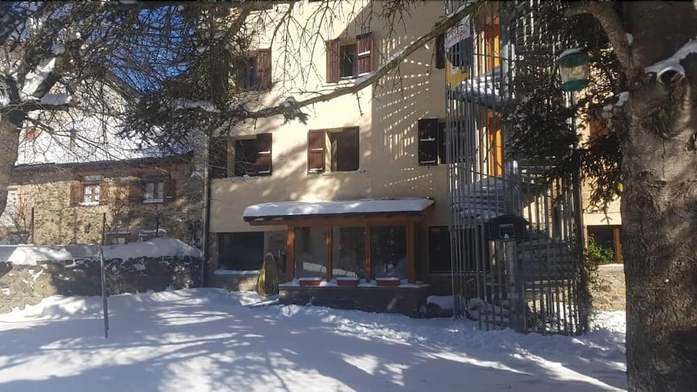 Xalet-Refugi U.E.C. Hostel La Molina  Luaran gambar